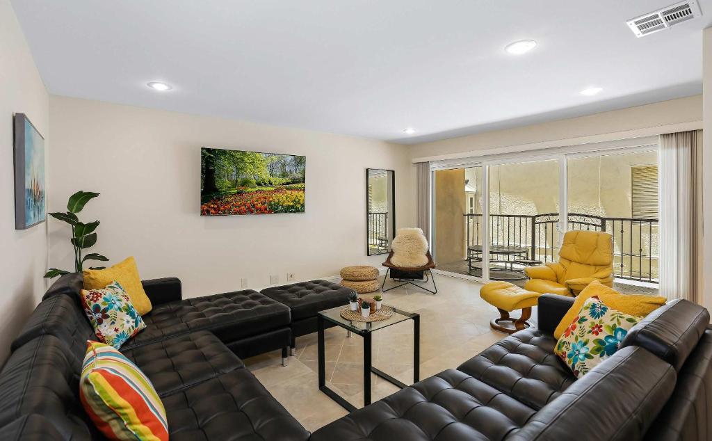 Enchanting Iris - Close to Beach, Corona del Mar