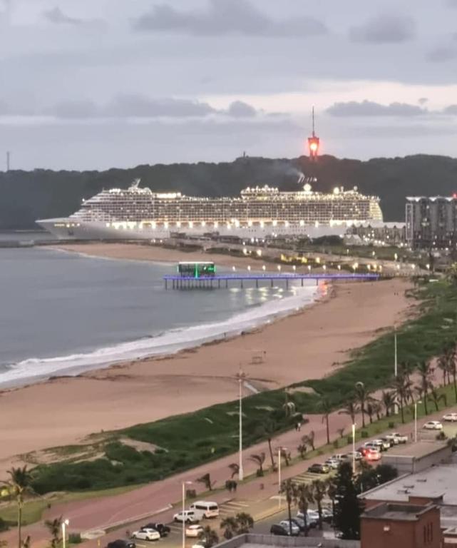 10 South Apartment With Amazing Ocean Views, Durban