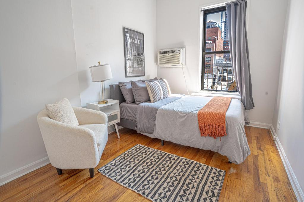 Chic 2BD Upper East Side Retreat, New York