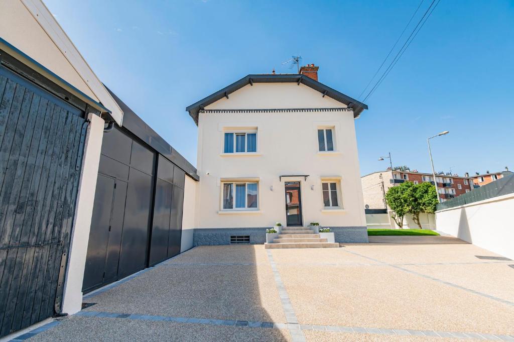 Résidence Courcelles, Remeš