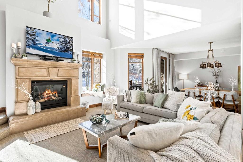 Calming Canyons - Ski-in Ski-out Luxe Penthouse, Park City