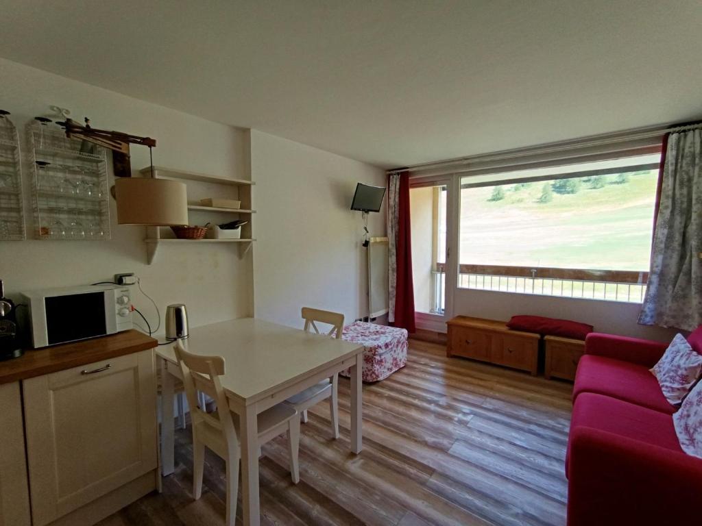 Studio skis aux pieds Sud, balcon, parking privé - FR-1-445-224 - 2