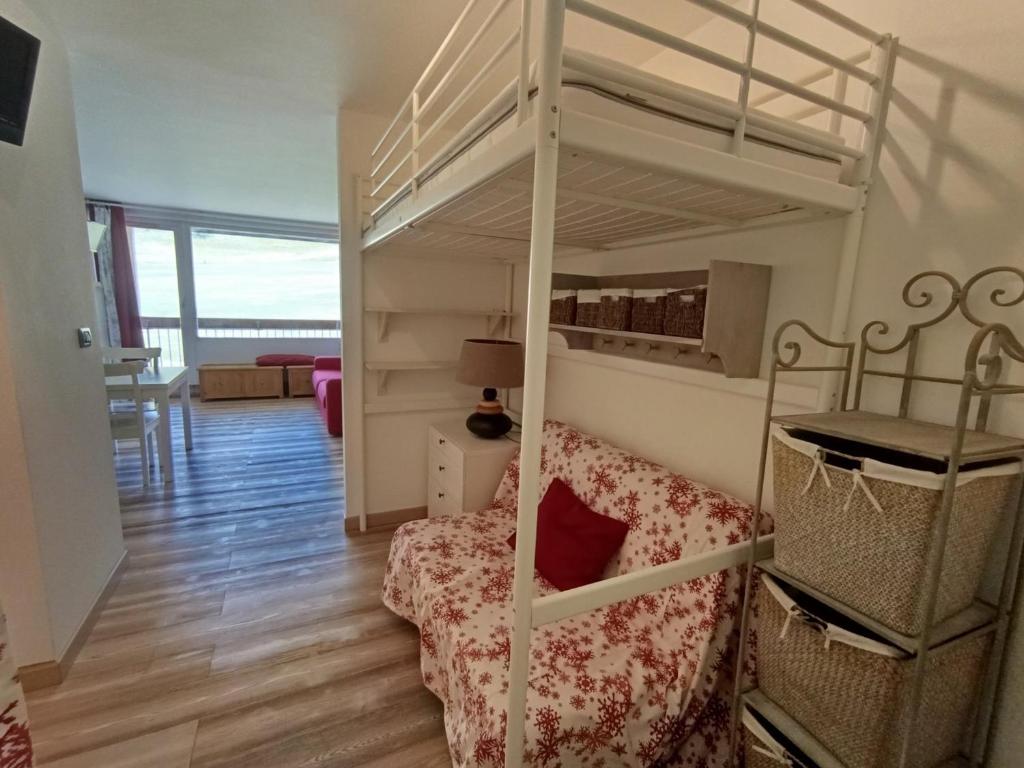Studio skis aux pieds Sud, balcon, parking privé - FR-1-445-224 - 3