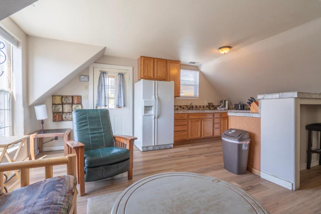 Rainbow Ridge B - 1BR/1BA, June Lake