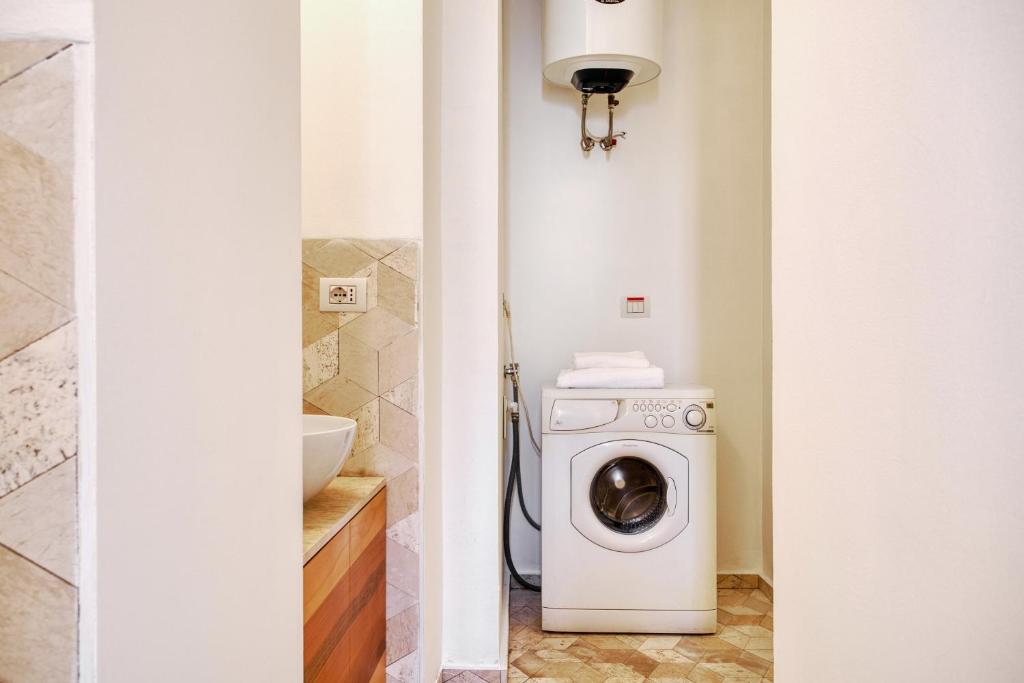 Just Urban Stays - 1BR Apt with Outdoor Space - 10 min Duomo by Tram - 5