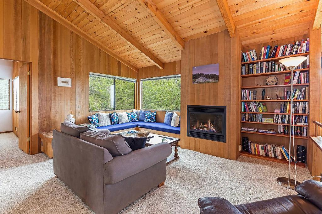 Seaclusion - Close to Trails - Hot Tub, Sea Ranch