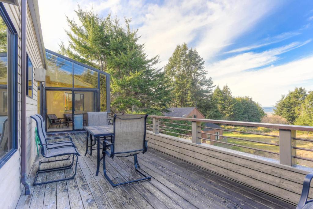 Riverview - Private Hot Tub - Sleeps 12, Sea Ranch