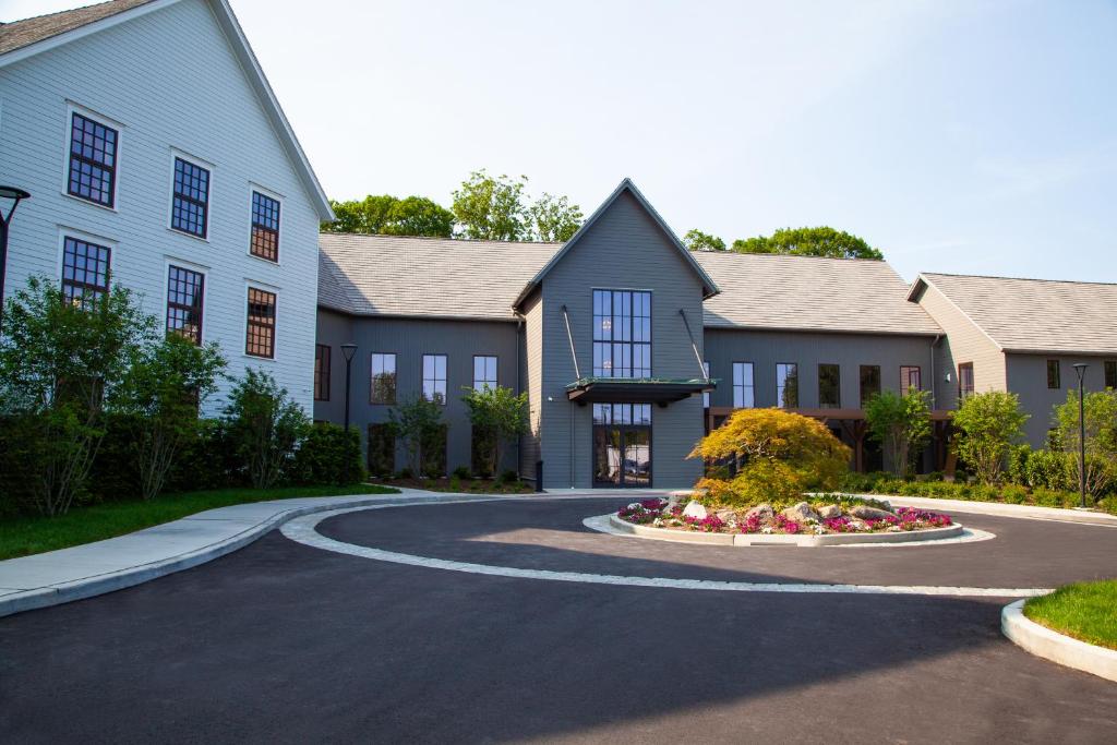 Delamar Westport, Westport