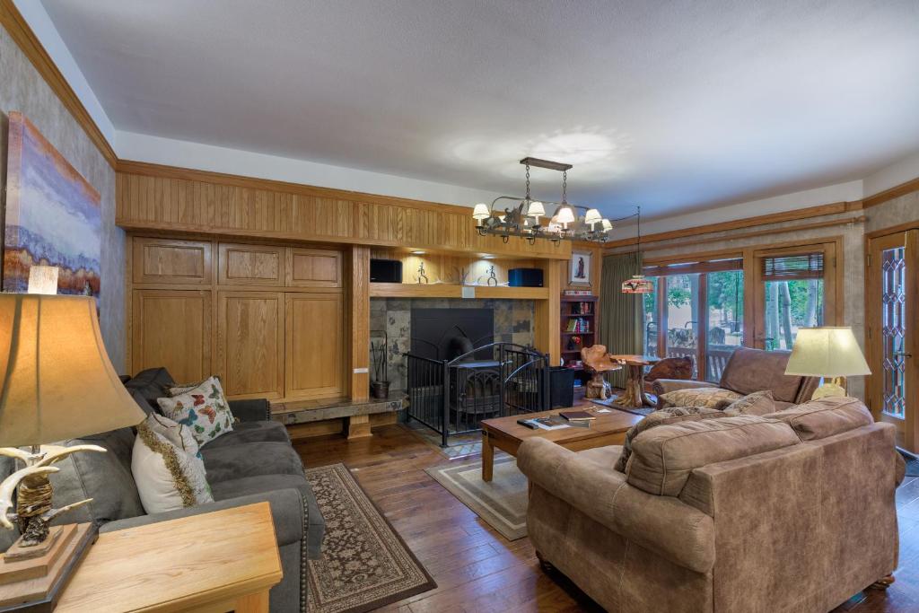 Chateaux DuMont by Summit County Mountain Retreats, Keystone