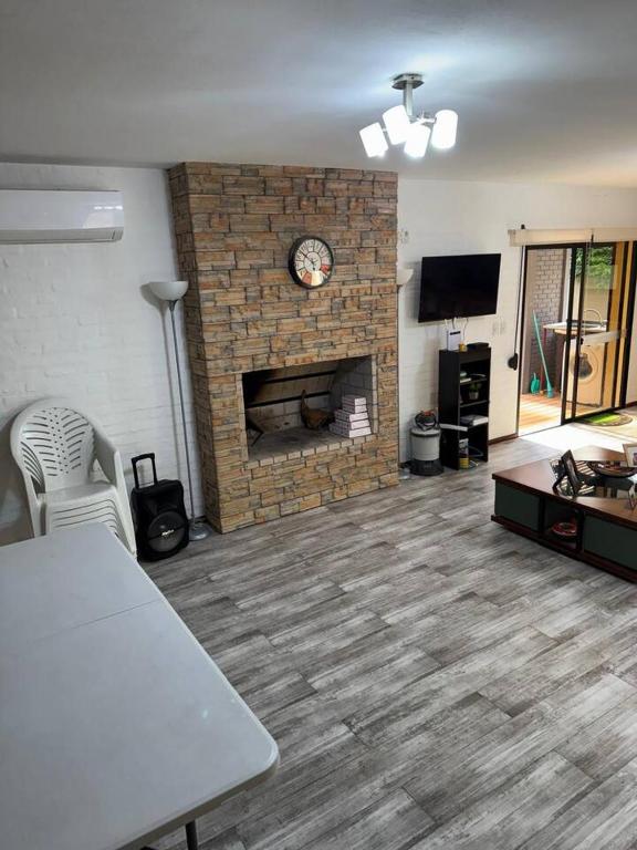 Casa con piscina en Bella Vista - 3