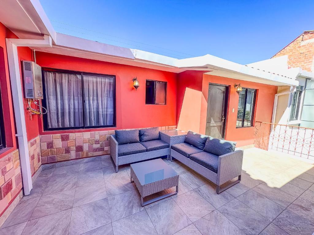 Amplio departamento de 3 habitaciones para 5 personas a 4 cuadras de la Plaza 25 de Mayo - 1