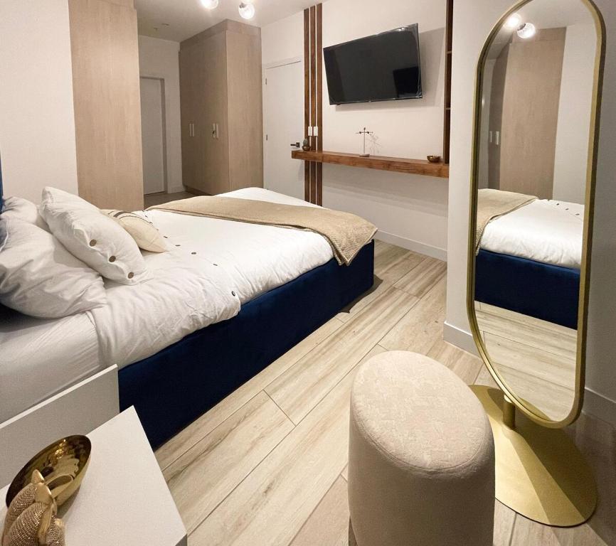 Stunning high-rise suite with panoramic view - 3