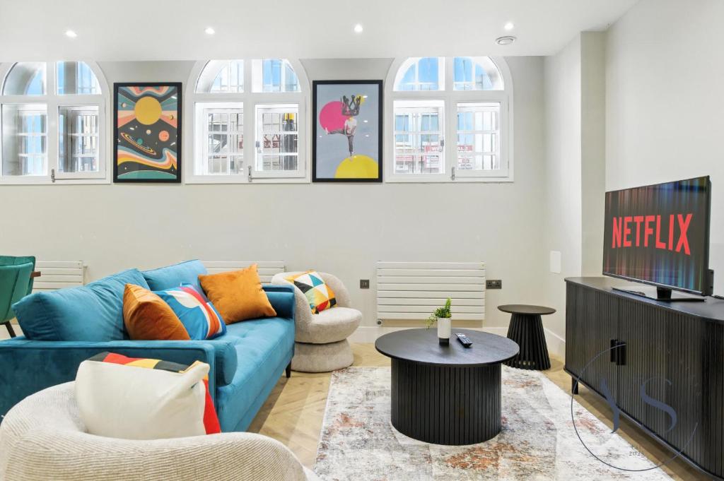 4BR Birmingham Apt with Parking, Arcade Games & Wi-Fi, Birmingham