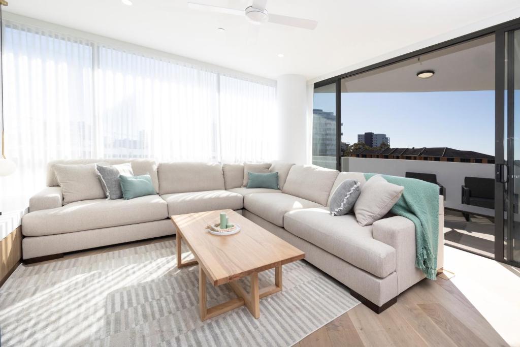 Solaris 202, Forster