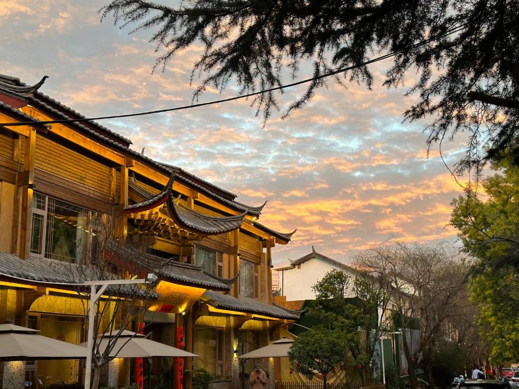 Designer Bed and Breakfast Under the Green Trees, Li-ťiang