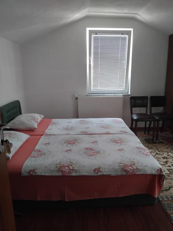 Engin Rooms 2, Struga