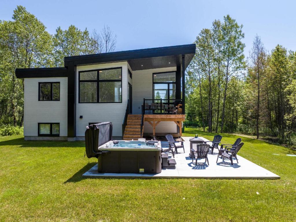 Spa & Adventure - Chalet Valikas, Weedon-Centre