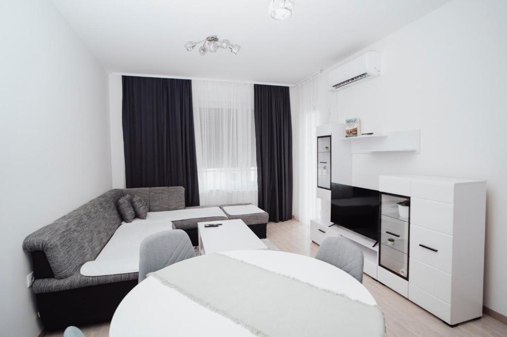 Dolce notte, Železnička Stanica Incel