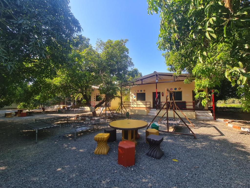 Dev Farm and Resort, Gírský les