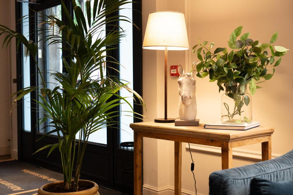 フロント・ロビー