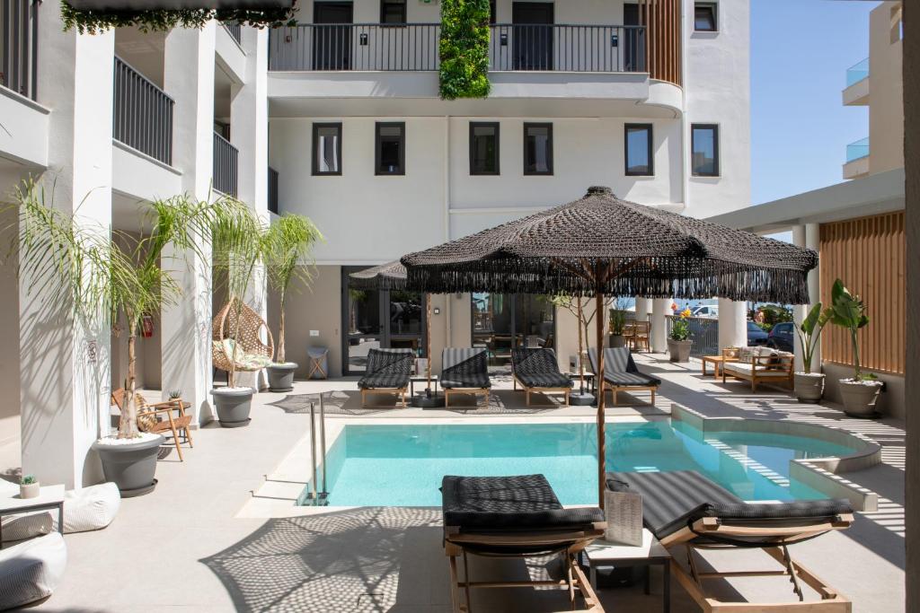 Ammos Suites — Swimming pool in Rethymnon