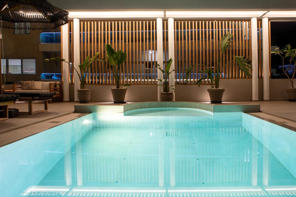 Ammos Suites — Swimming pool in Rethymnon