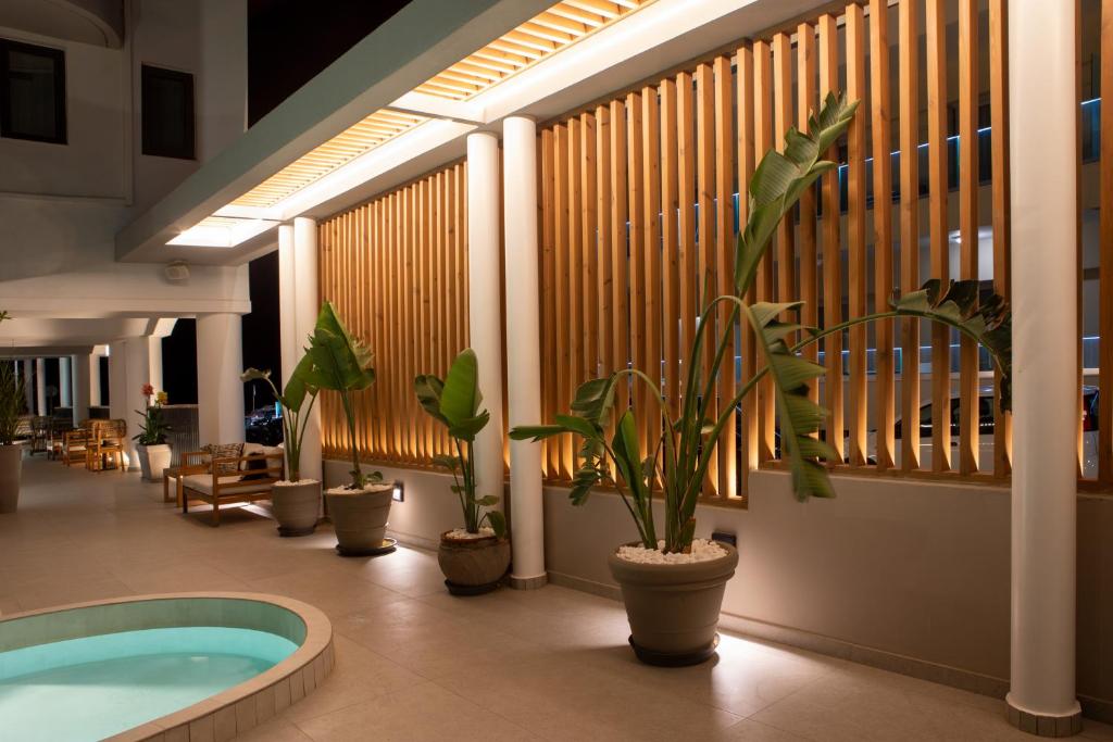 Ammos Suites — Swimming pool in Rethymnon