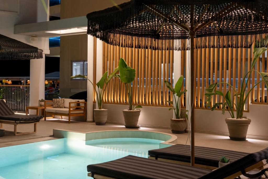 Ammos Suites — Swimming pool in Rethymnon