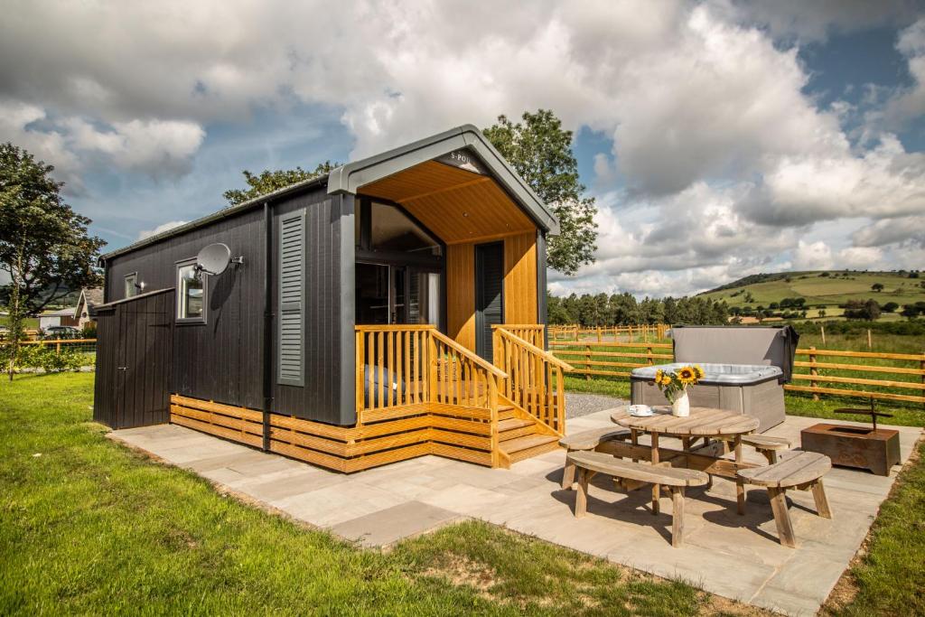 Daverneithon 4, Rhayader