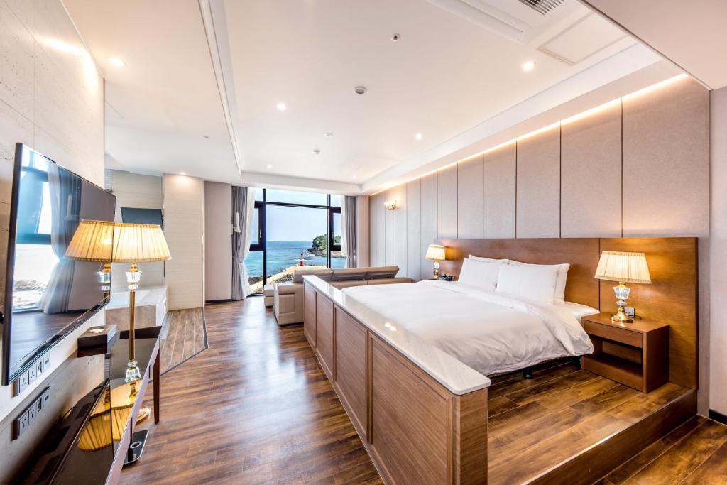 Room Image 2
