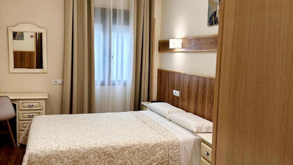 Hostal Toledo - 3