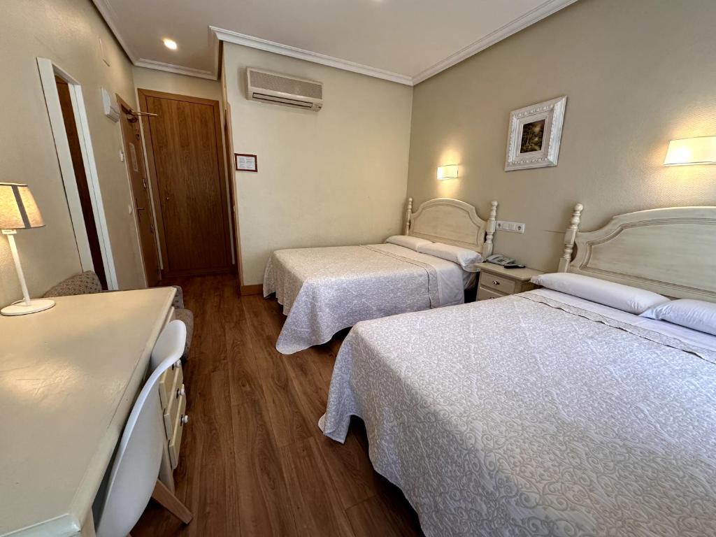 Hostal Toledo - 4