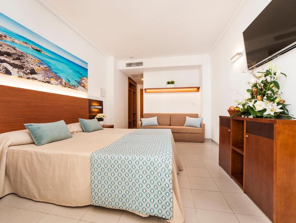 Globales Bouganvilla — Sa Coma, Balearic Islands