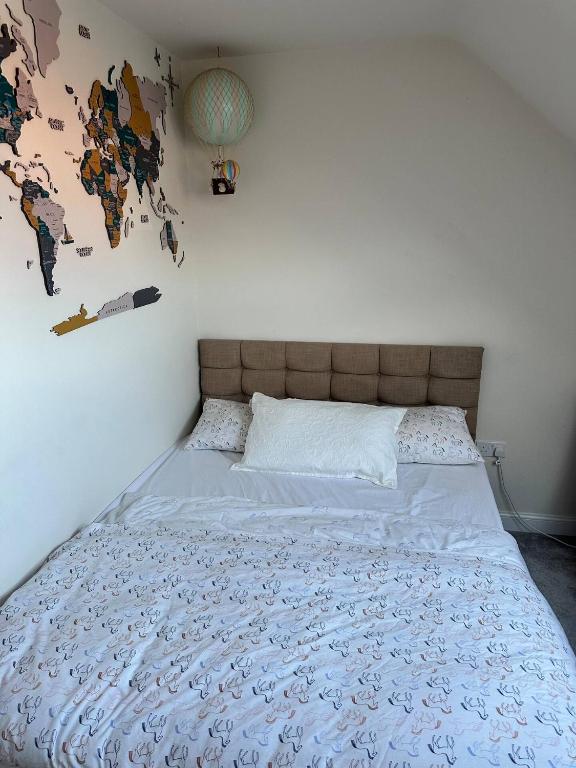 Cosy Double Room in a Private Home in Buckingham, just a 10-minute stroll to the town!, Buckingham