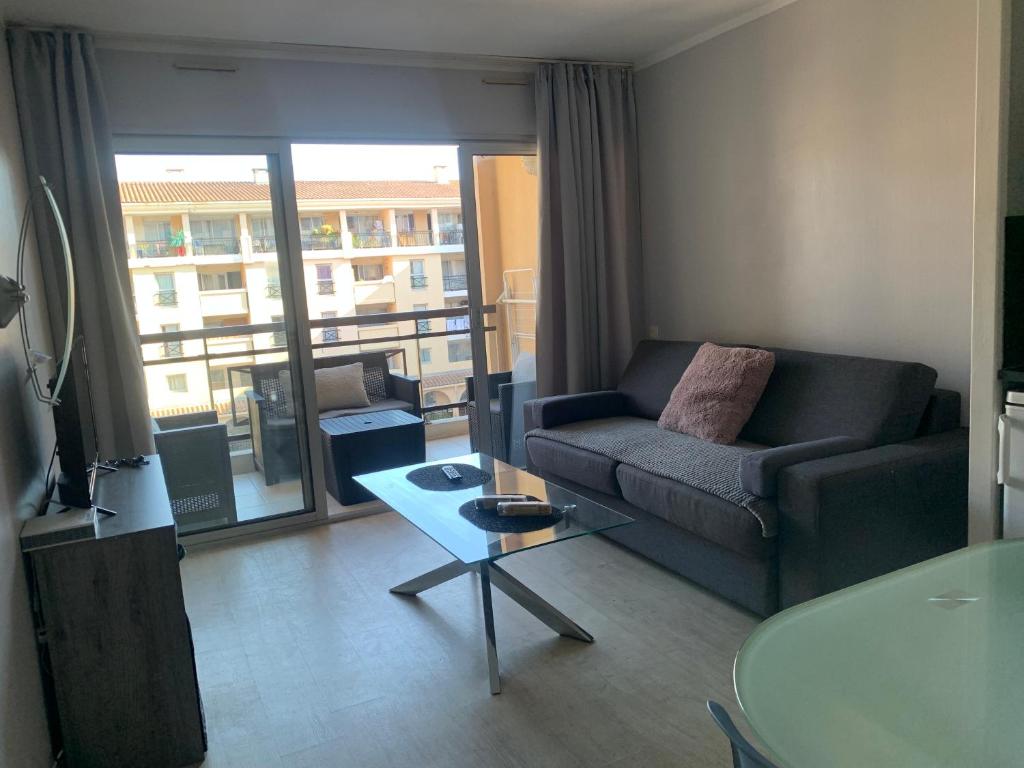 2 pièces vue piscine et plage à 2min, Cannes