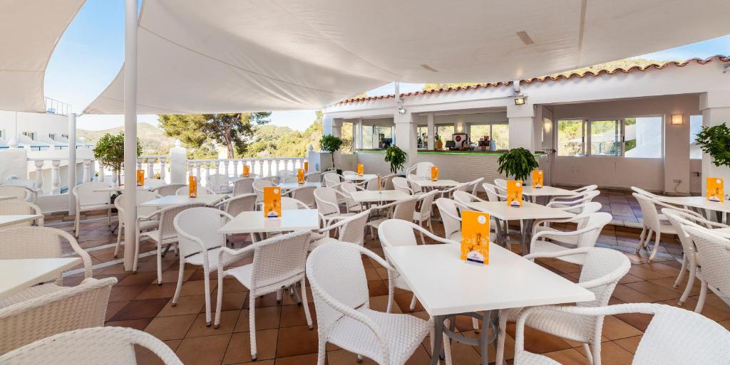 Globales Montemar — Restaurant & bars in Santa Eulalia, Balearic Islands