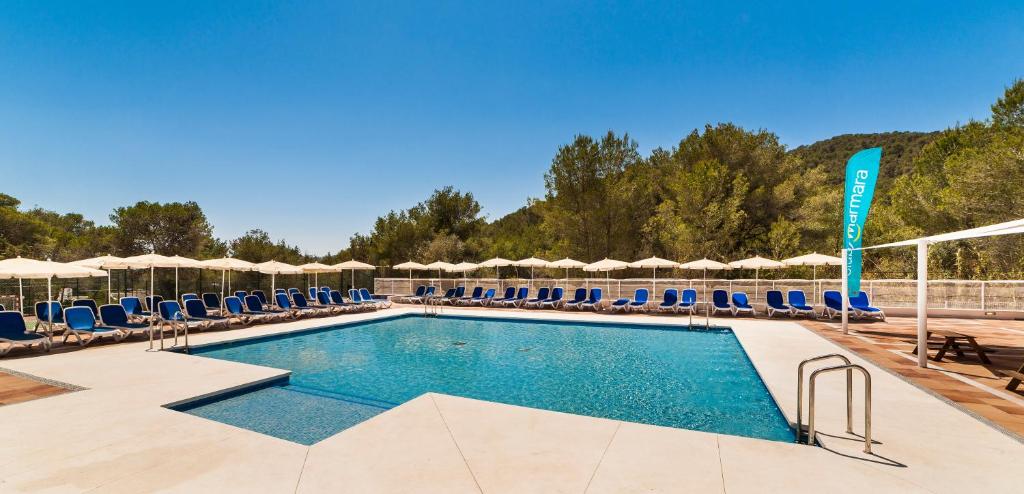 Globales Montemar — Swimming pool in Santa Eulalia, Balearic Islands