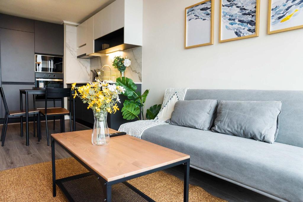 Chill Cozy 1BR Oasis w Pool & BBQ in Irarrazabal - 4