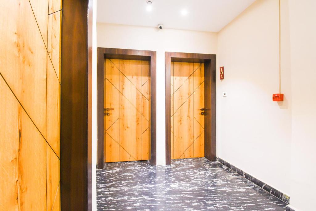 フロント・ロビー