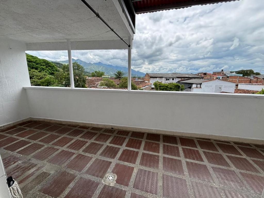 Tu habitación en el centro de Roldanillo - 3