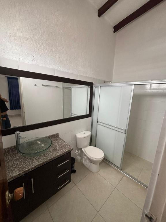 Tu habitación en el centro de Roldanillo - 4