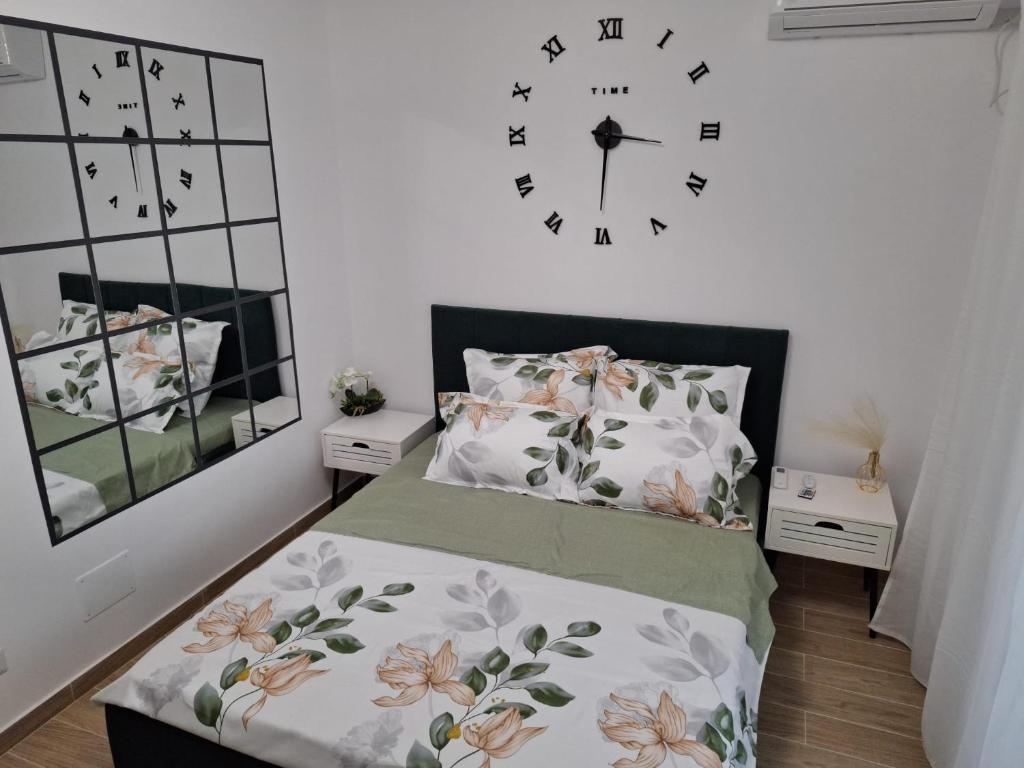 McShane Studio 1, Dudu