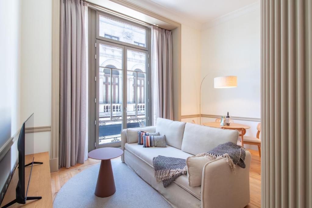 Charming Mezzanine in Aliados by LovelyStay, Porto