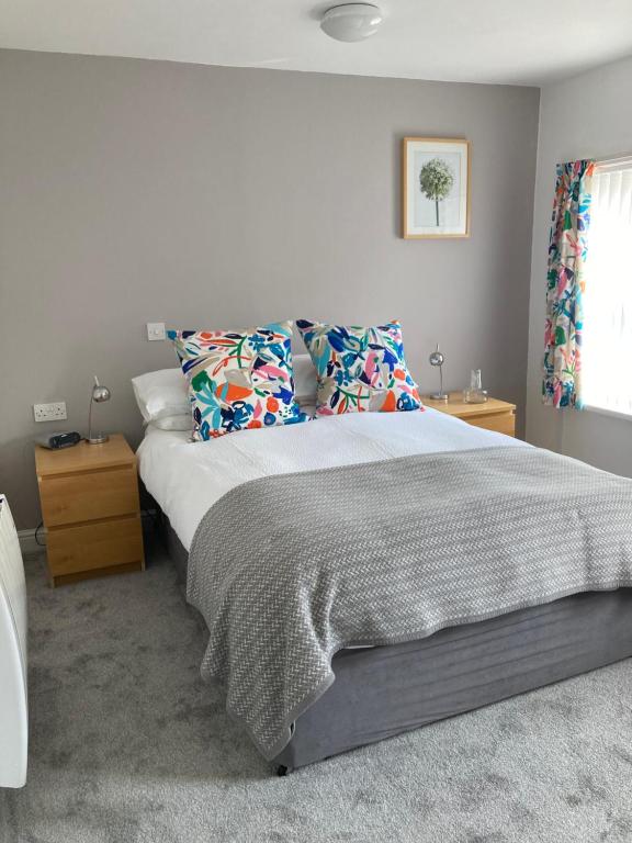 Ludford View, riverside cottage in Ludlow with private parking, Ludlow