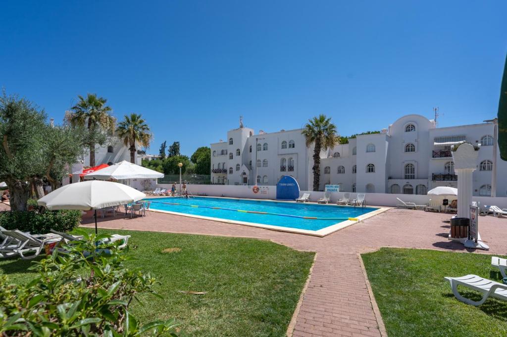 Elegant Flat with Pool & Balcony by HostWise, Tavira