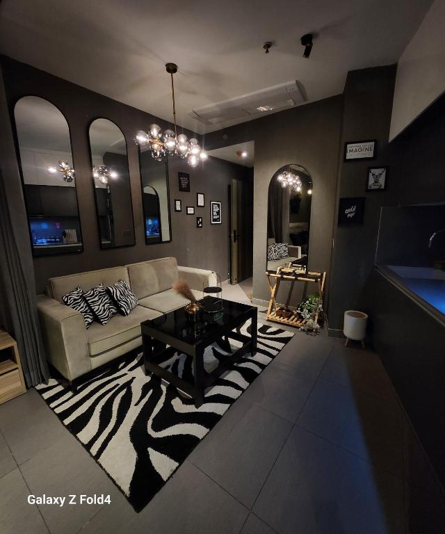 Euphoria 42nd floor by Rouge stays, New Delhi