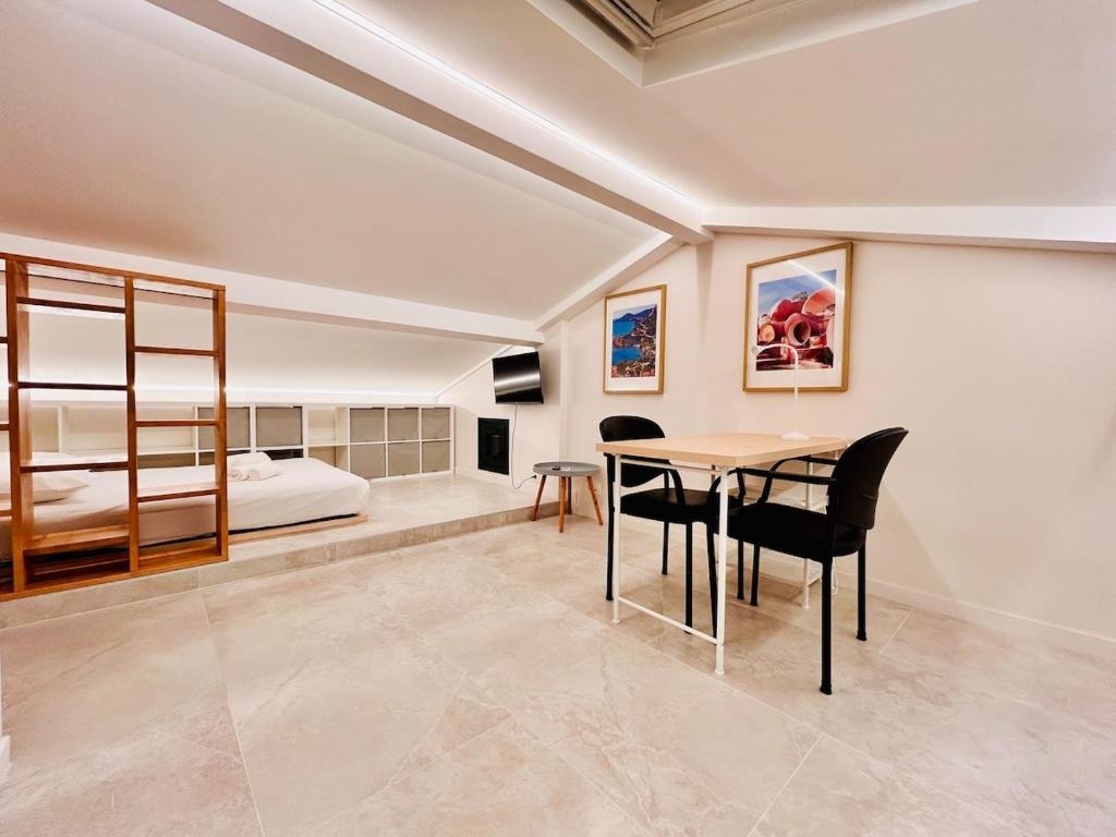 Attic Nest Intimité - confort en coliving, Cagnes-sur-Mer