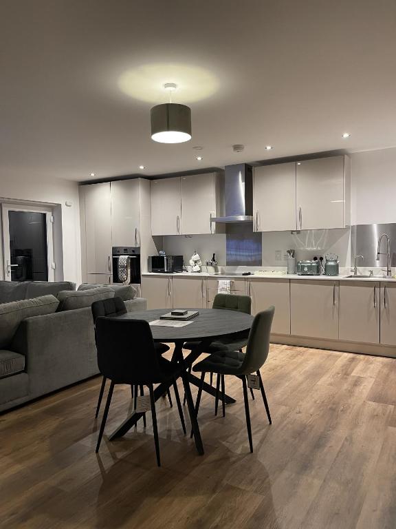 The Crimsons, Edinburgh way Harlow, Harlow