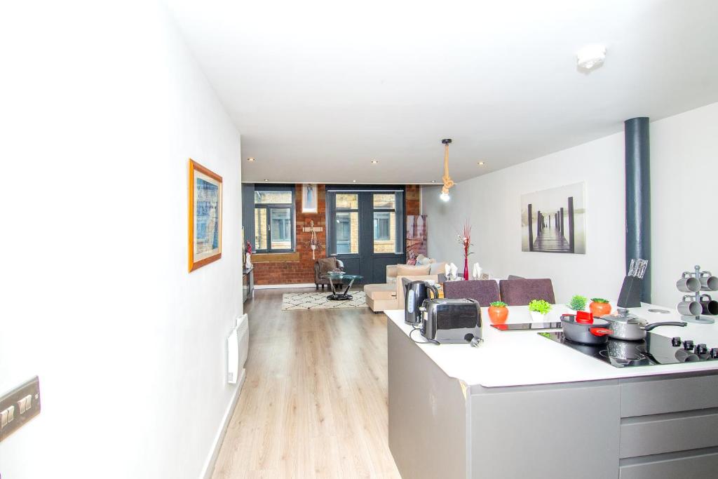 Bradford Stays, 2BR Family & Contractors, Bradford