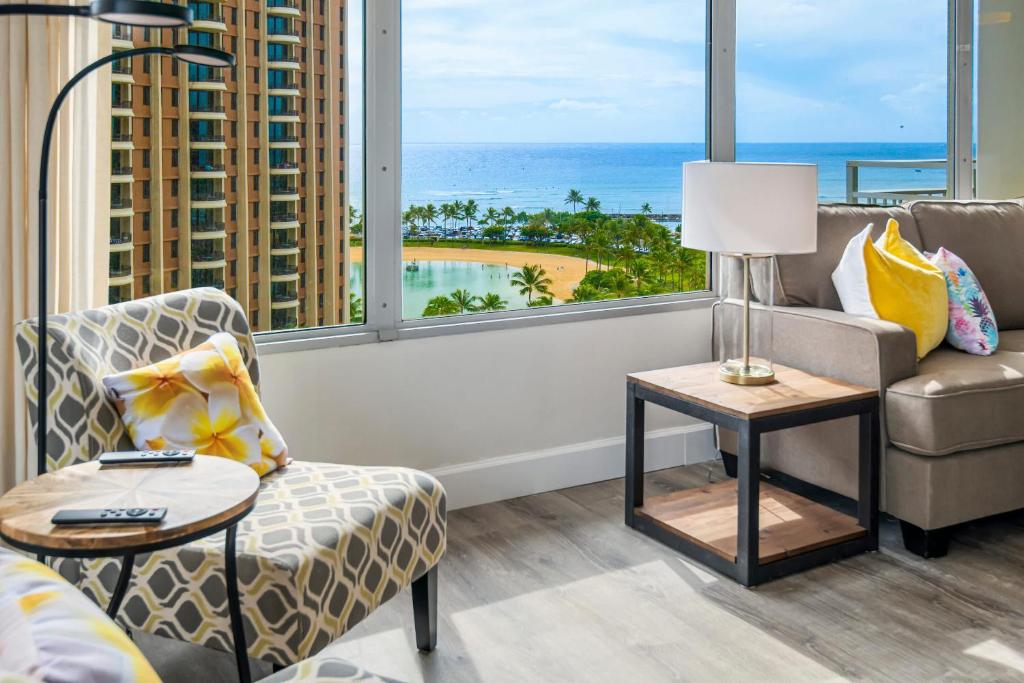 Ilima Suite at The Ilikai - Short Walk to Beach, Honolulu
